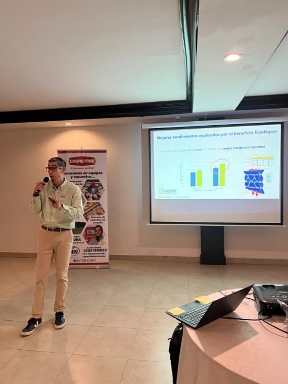 Ramón Alavez, del Grupo CCPA, presenta el tema del estrés térmico y Thermo